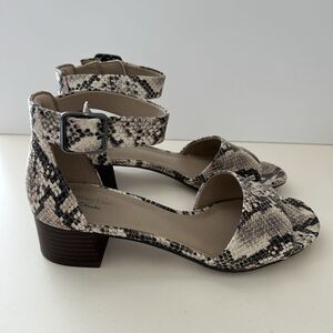 Clarks Collection Elisa Dedra Open Toe Snake Print Sandal Womens Sz 8 Block Heel
